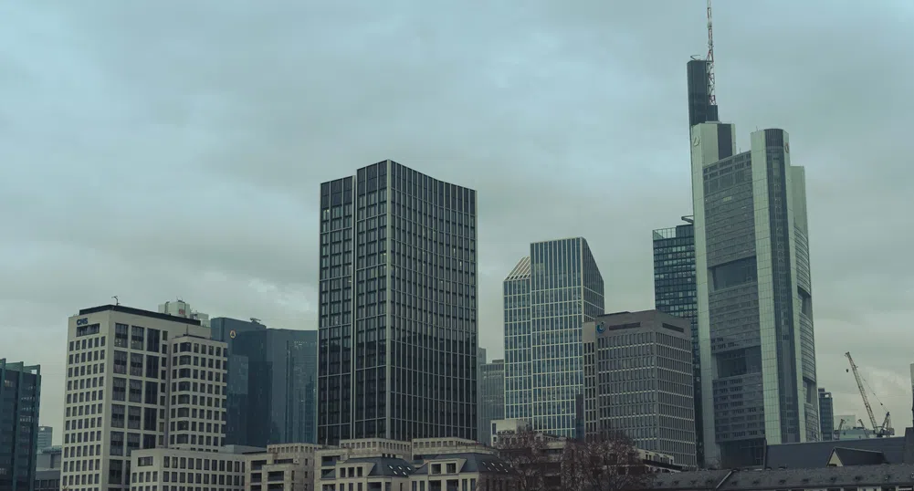 Борсовите индекси в Европа приключиха седмицата на червено