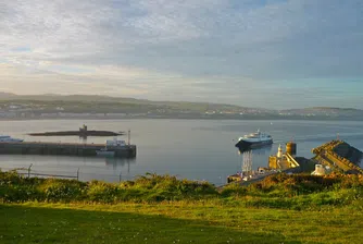 Имотен милиардер строи ферма за марихуана на малък остров