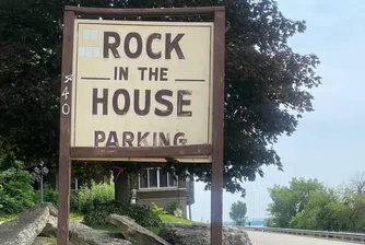 Rock in the house: Семейният дом, който се превърна в туристическа атракция