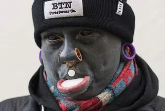 Той прекарва 10 години в татуиране на тялото си