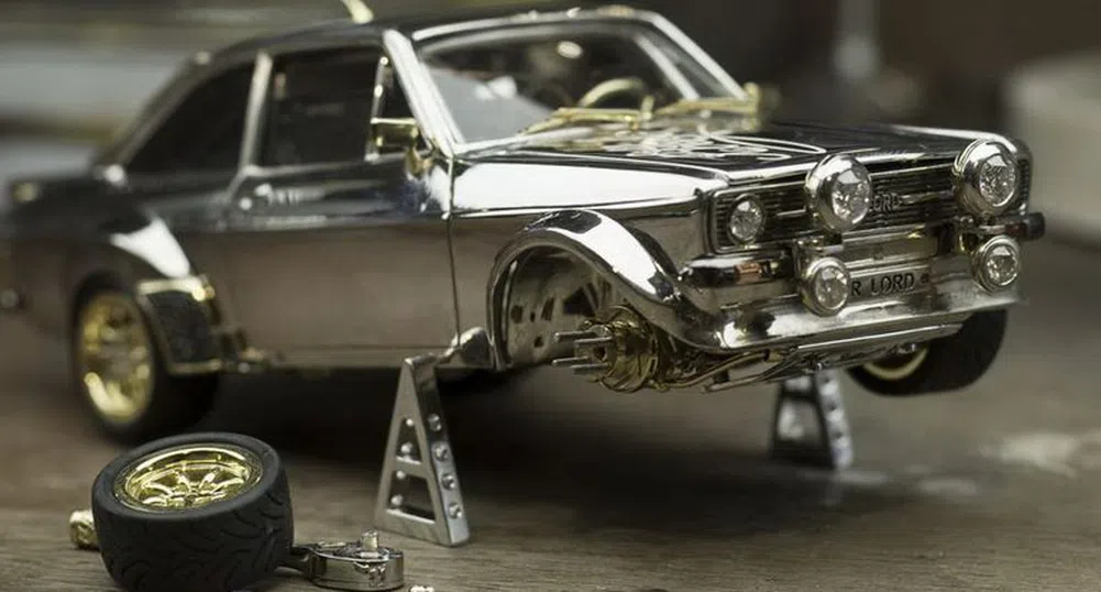 Британец създаде Ford Escort от благородни метали