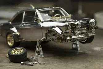 Британец създаде Ford Escort от благородни метали