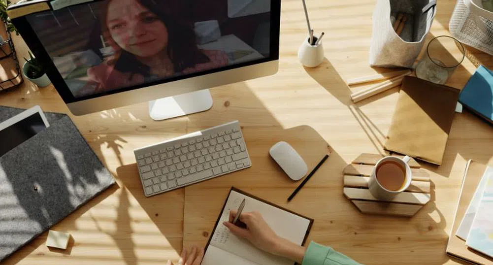 Изтощени ли сте след среща в Zoom? Ето как да си върнете енергията