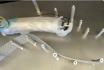 Робот-червей инспектира и ремонтира ракетни двигатели