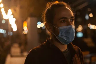 Маските в Гърция остават задължителни на ферибота, в таксито и аптеката