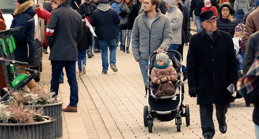 Средният осигурителен доход за България през април е 1435,78 лв.