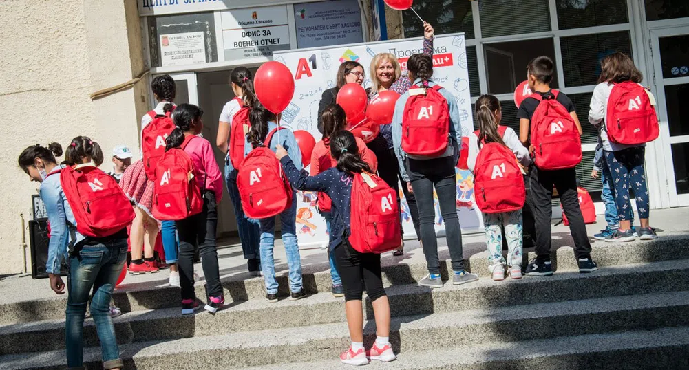 А1 и НАПГ подготвиха 355 деца от приемни семейства за новата учебна година