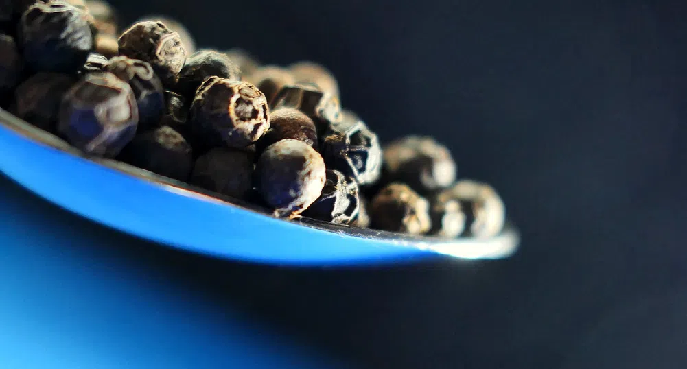 6 съставки, които да добавите към чашата с вода за здраве и плосък корем