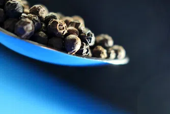 6 съставки, които да добавите към чашата с вода за здраве и плосък корем