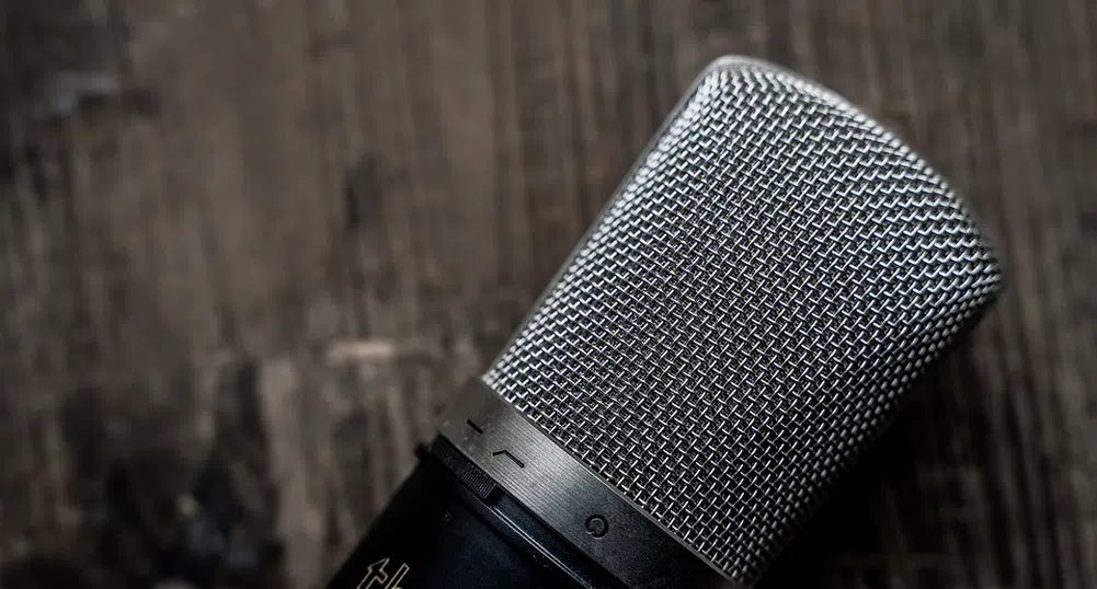 Facebook събира аудио записи от гласови чатове на потребители