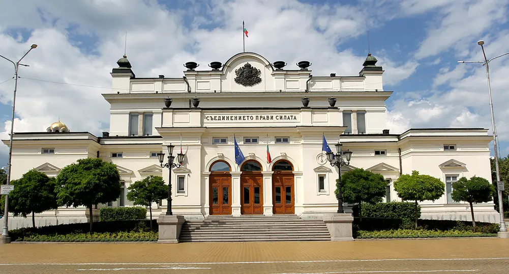 Парламентът гласува важни решения днес