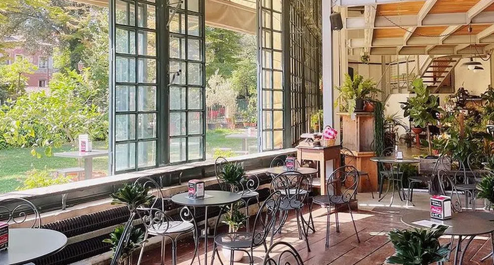 Идеалното бягство от жегата: В кафене с градина във Венеция