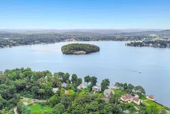 Продават частен остров с форма на сърце и къщи на Франк Лойд Райт