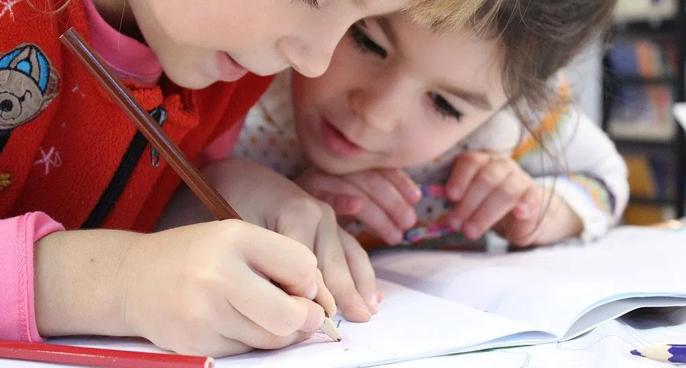 Училища, детски градини и ясли отварят врати днес