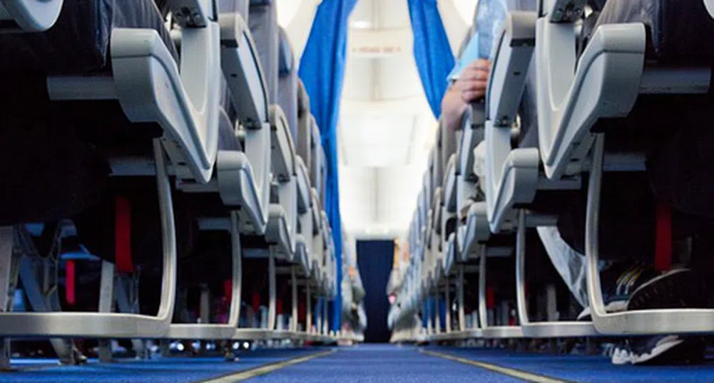 Жена се самоизолира в тоалетната на самолет след положителен COVID тест