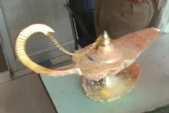 Измамиха лекар да си купи „Лампата на Аладин“ срещу 41 500 долара