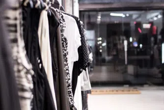 Рекет на доставчици, непосилен труд, лъжи: Истината за бързата мода Boohoo