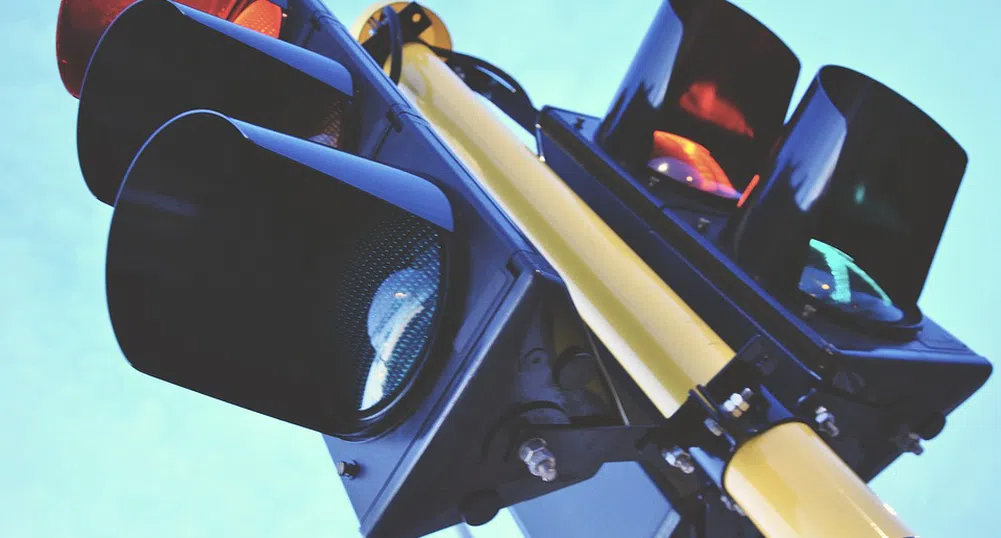 Бутоните на светофарите в София стават сензорни