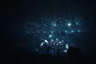 От потребители до инфраструктура: AI променя комуникациите и свързаността