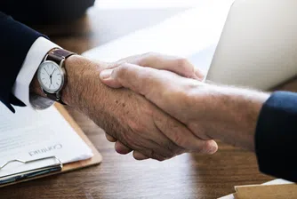 Сбербанк продава Denizbank с отстъпка на водещата дубайска банка