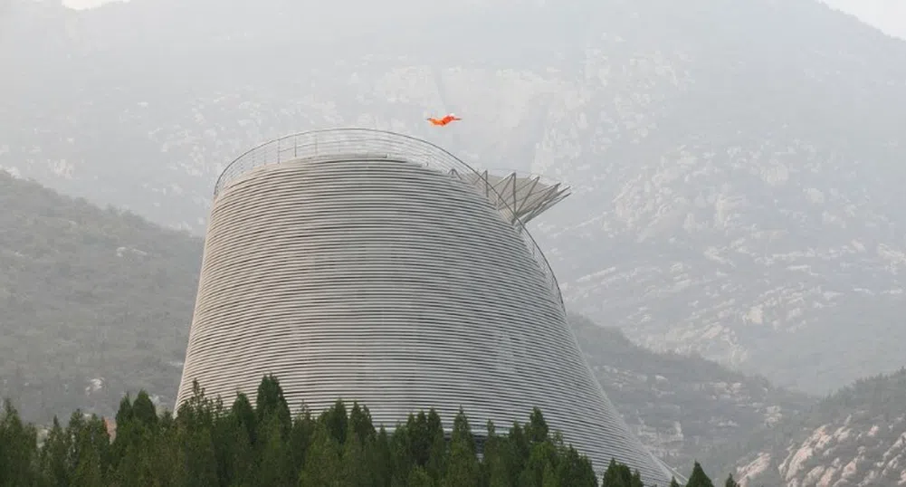 Храмът, в който монасите от Шаолин летят