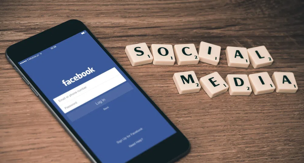 Facebook ще отпусне помощи за 30 000 малки фирми