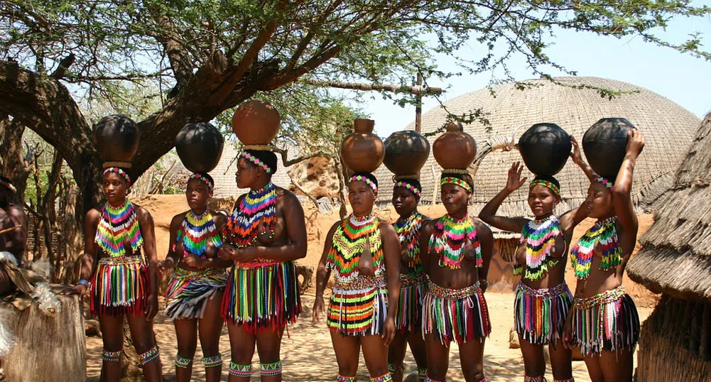Кралят с 15 съпруги, който смени името на държавата си