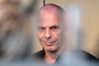 „Нека да горят“. Янис Варуфакис с нова визия за "счупената банкова система"