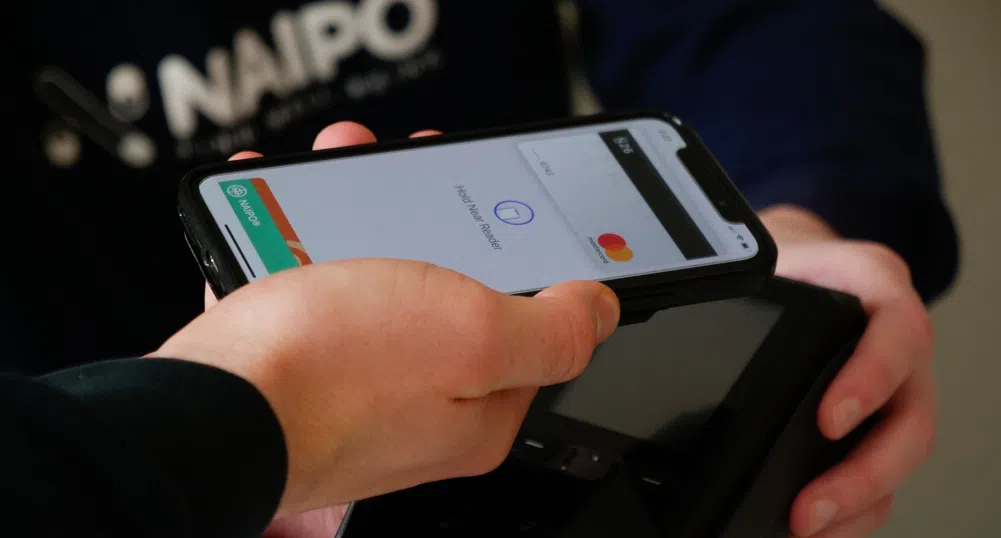 ЕК с обвинения към Apple заради безконтактните плащания със смартфон