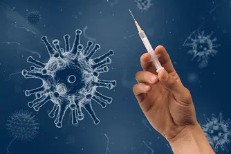 Кой може да си постави ваксина срещу Омикрон?