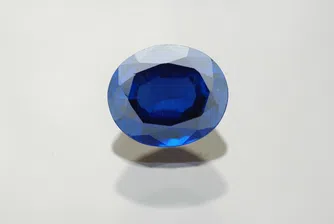 В Шри Ланка показаха най-големия естествен сапфир в света с тегло 310 кг