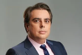 Асен Василев: Всякакви приказки за фалит са несъстоятелни