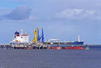 МАЕ: Търсенето на петрол ще надхвърли очакванията през 2017 г.