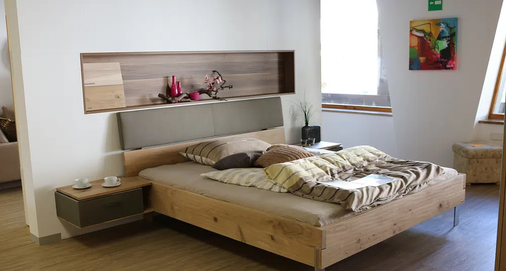 Приходите от нощувки с близо 50% спад на годишна база през август