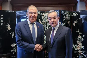 Стратегически консултации: Първият дипломат на Пекин е на визита в Москва