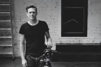 Брайън Адамс ще заснеме календара на Pirelli за 2022 г.