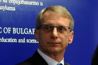 Николай Денков: Целта е 70% от учителите да са ваксинирани до септември