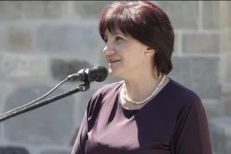 Караянчева даде достъп на медиите до депутатите