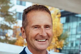 Шефът на Volkswagen вече е в Twitter и веднага „захапа“ Илон Мъск