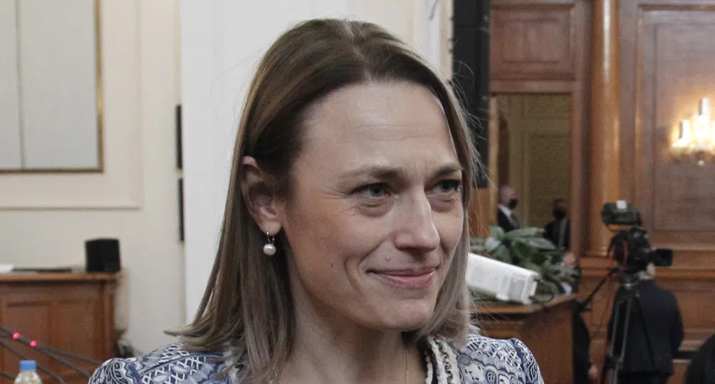 Ива Митева е уволнена от поста на директор в Народното събрание