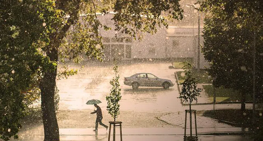 Днес ще има захлаждане, гръмотевични бури и риск от градушка