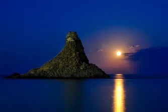 Уникални астрономични явления през юни: Огнен пръстен и Ягодова луна