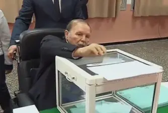 Президентът, който не говори и не ходи, но управлява