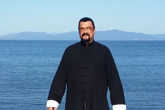 Глобиха Стивън Сегал за промотиране на криптовалути