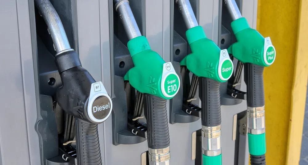 Арести в Гърция за нелегален внос от България на разредител за горива