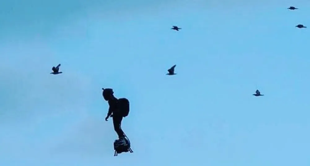 Французин прелетя над Ламанша с реактивна раница