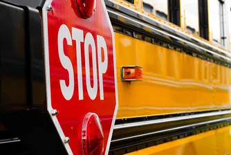 Училищен автобус катастрофира, има ранени деца