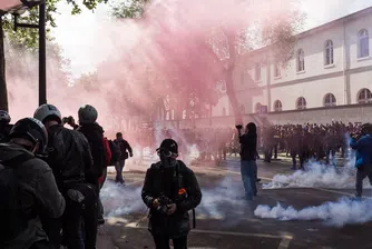 Стотици хиляди французи протестираха срещу пенсионната реформа на Макрон