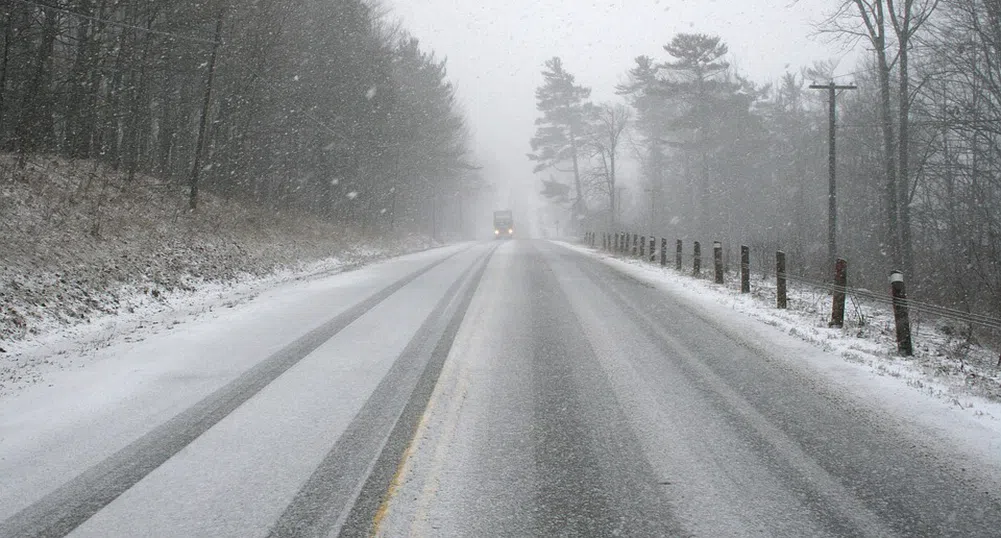 АПИ:Не тръгвайте с летни гуми към планинските проходи. Вали сняг!