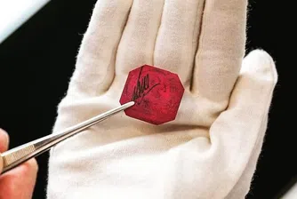 Най-скъпата пощенска марка в света пристигна във Великобритания